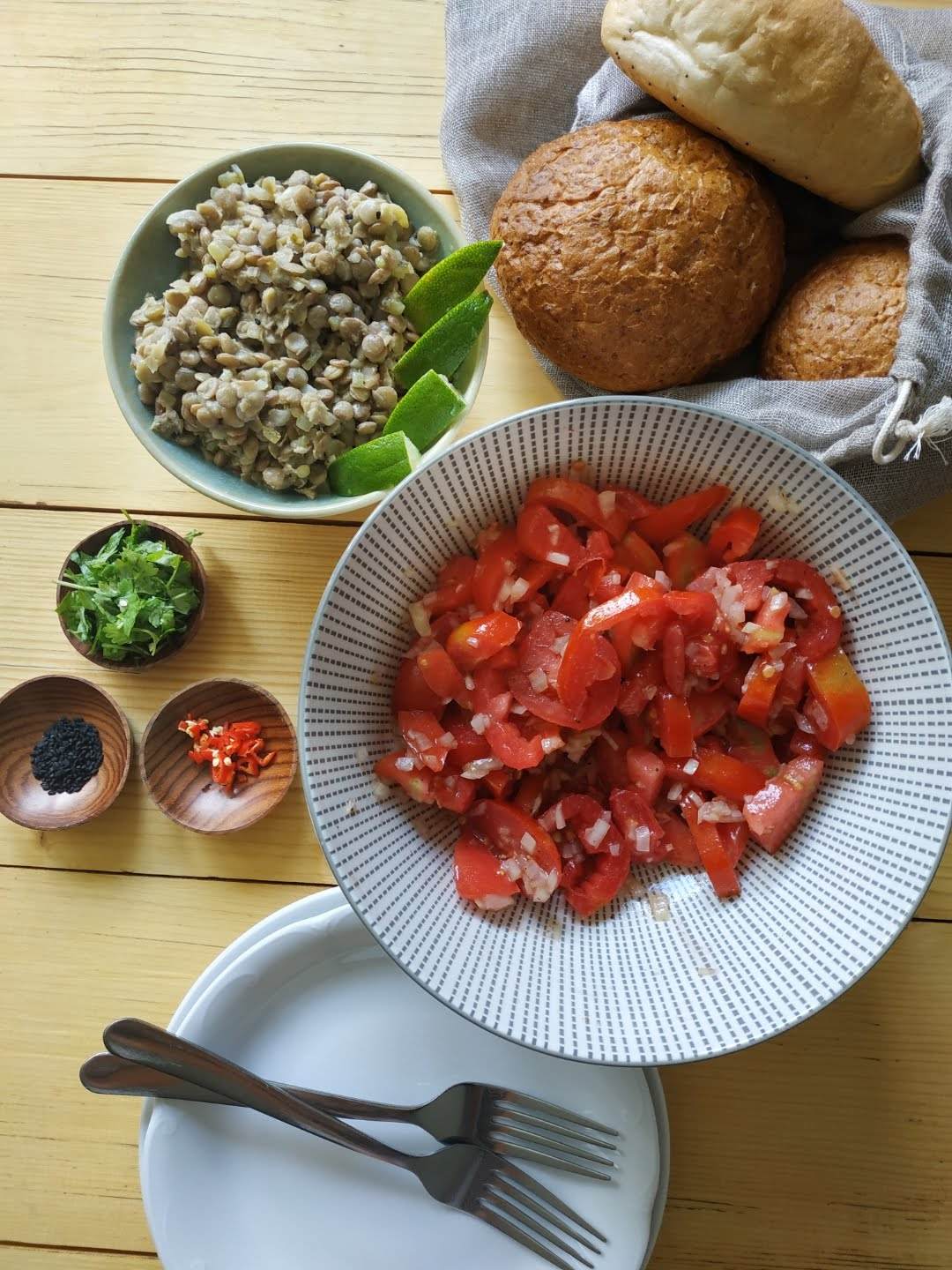 Sałatko – pasta z zielonej soczewicy z tahini i kolendrą